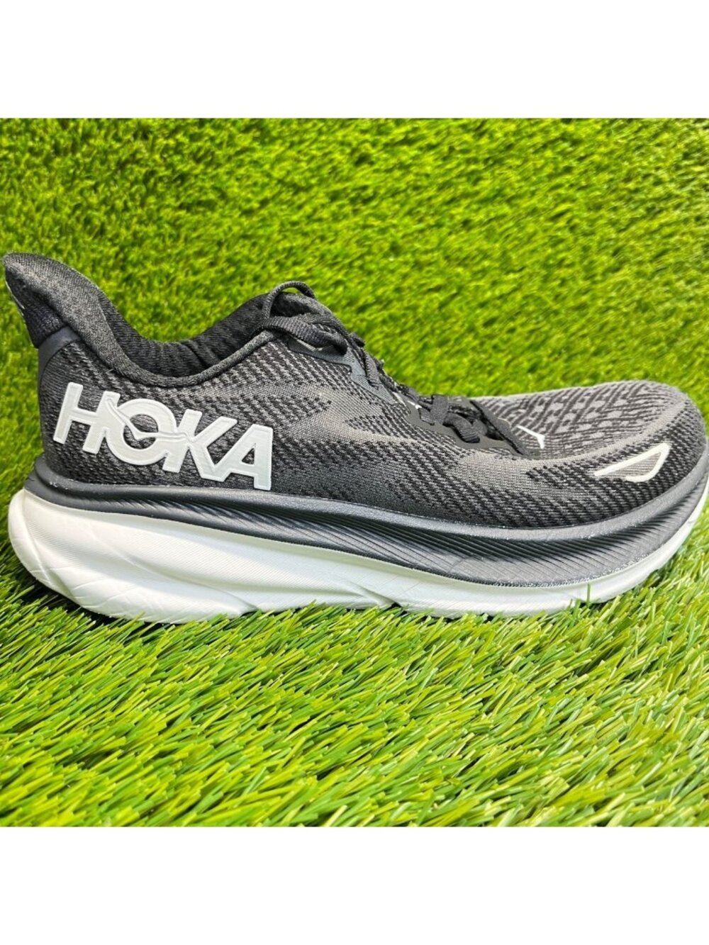 Hoka One One Clifton 9 Womens Size 7 Black White Athletic Running Shoes Sneakers